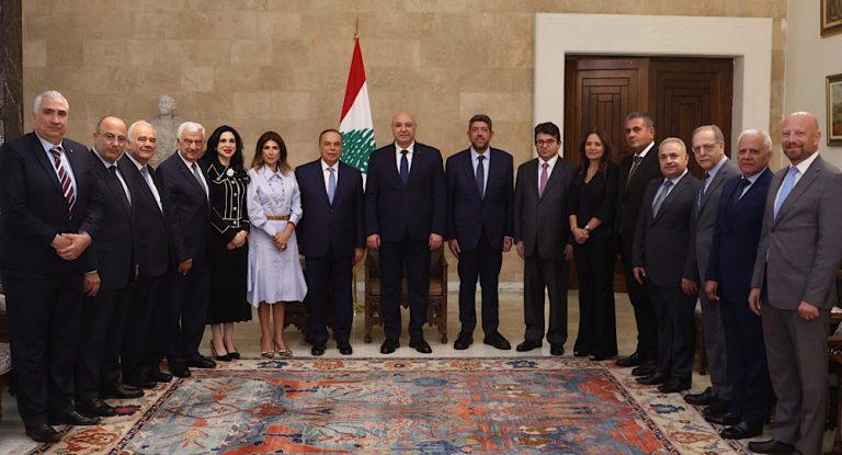 بالفيديو-عون أمام وفد الرابطة المارونية: ملفات الفساد ستفتح مهما كانت طائفة المرتكبين