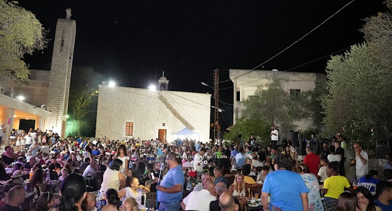 خاص-بالصور:حصارات تحتفل بعيد انتقال السيدة العذراء في مهرجان سنوي جمع أكثر من 1200 شخص