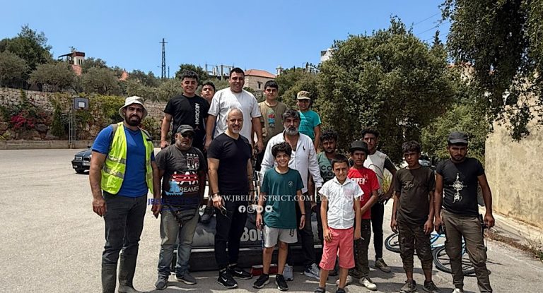 خاص-بالصور:استكمالاً لحملة النظافة في غرفين: مبادرة أهلية تحافظ على بيئة البلدة