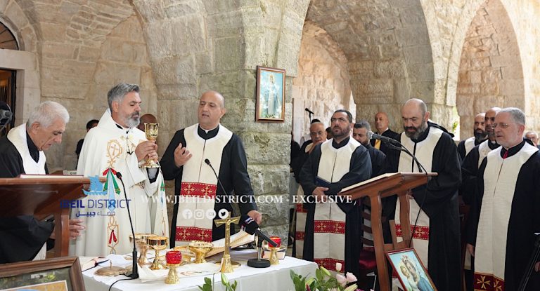 خاص-بالصور:الكاهن الجديد بول إميل نون احتفل بقداسه الأول في بلدته مشمش-جبيل