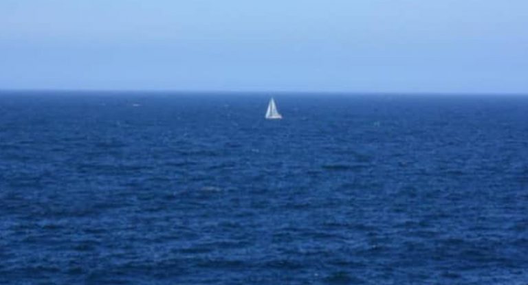 مطاردة سفينة وتوقيفها