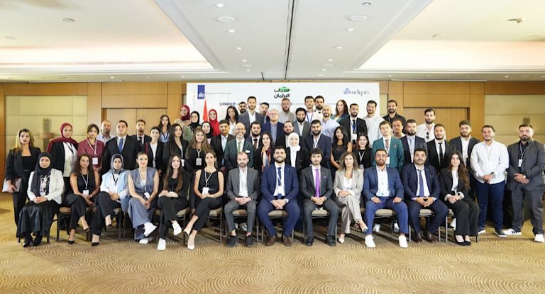 الجلسة الأولى للبرلمان الشبابي النموذجي : نواب ونائبات خارج القيد الطائفي يباشرون مهامهم بانتخاب الرئيس واللجان