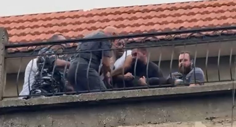 بالفيديو: نجا في اللحظة الأخيرة