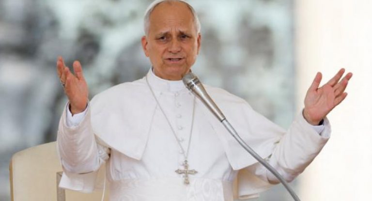 سفير سابق لدى الكرسي الرسولي يطلب من قداسة البابا رفع الظلم عن الاب منصور لبكي