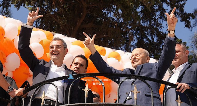 بالصور والفيديو-لقاء حاشد للتياريين في دارة المحامي وديع عقل بحضور الرئيس ميشال عون