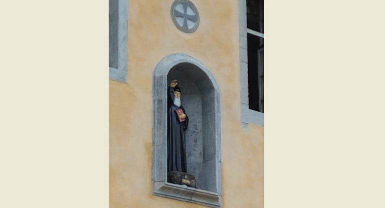 وصول تمثال مار شربل من لبنان واستقراره في سان بي دي بيغور-فرنسا