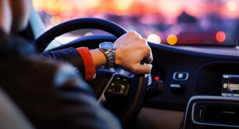 رخص سوق مزوّرة.. وتحذير من “الداخلية”