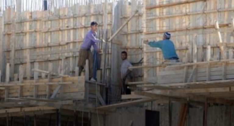 سقط عن علو مرتفع