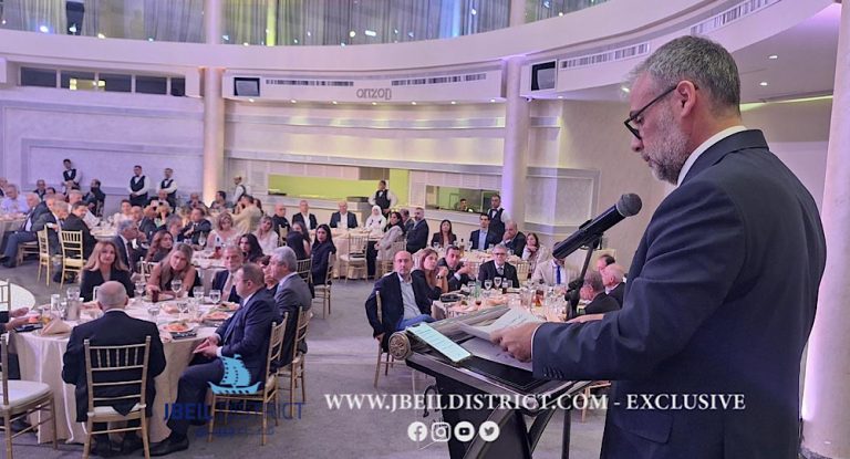 خاص-بالصور:المرشح لمركز نقيب المحامين عماد مرتينوس أقام لقاء مع محامي قضاء جبيل :للتصويت صح وبكثافة لنستطيع بناء نقابة تشبهنا وتشبهكم