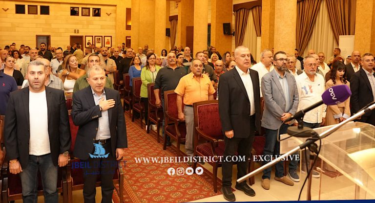 خاص – بالصور: جبران باسيل في حصارات… زيارة وجدانية ولقاء حواري مع الأهالي