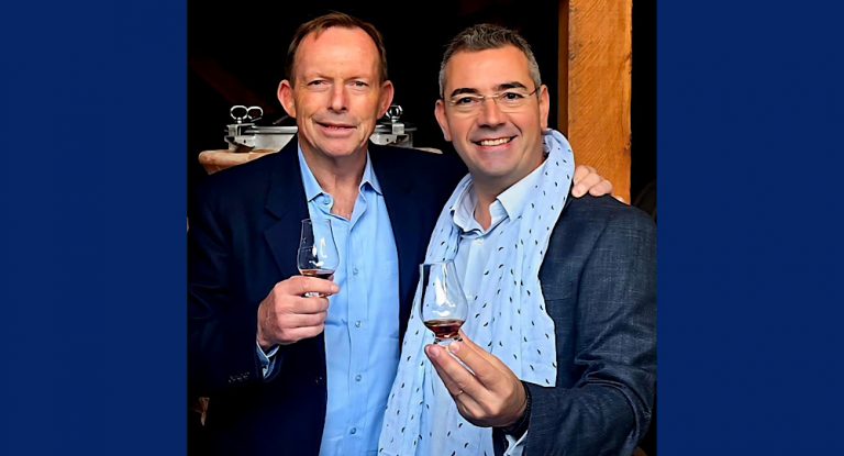 خاص-بالصورة: لقاء لافت بين المحامي وديع عقل ورئيس وزراء أستراليا السابق طوني آبوت