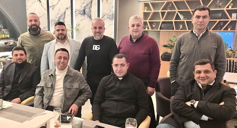 خاص-بالصور : رئيس بلدية عنايا وكفربعال مارك عبود يكرم الإعلاميين