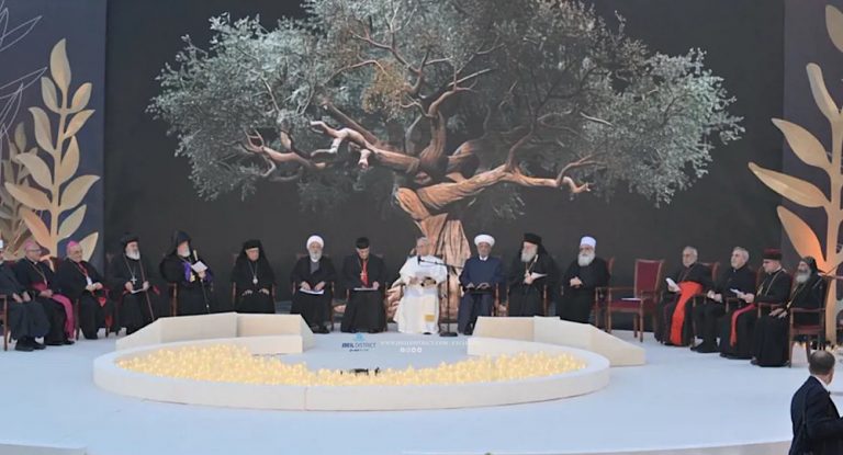 بالصور-غارسا الزيتونة مع الشيخ والبطريرك.. البابا لاوون من اللقاء المسكوني في ساحة الشهداء: المصالحة والشراكة والسلام امر ممكن