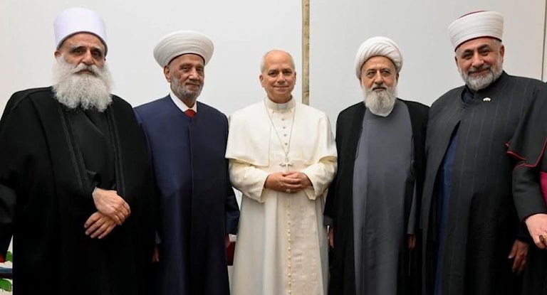 البابا يجتمع بالرؤساء الروحيين المسلمين والخطيب يرفع إليه رسالة حول رؤية الطائفة الشيعية