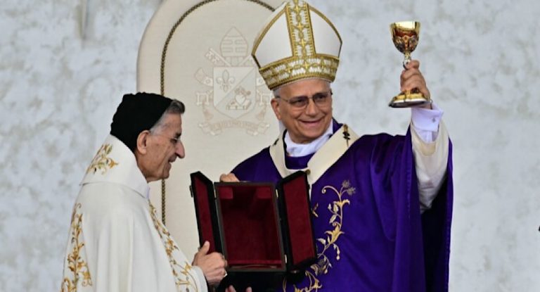 كأس القربان هدية من البابا الى الراعي