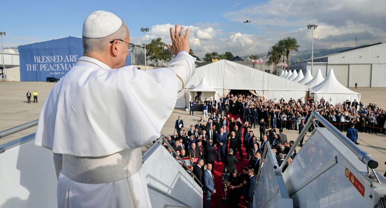 بالصور-البابا لاوون الرابع عشر يختتم زيارته التاريخية للبنان برسالة سلام ودعوة لوقف الأعمال العدائية