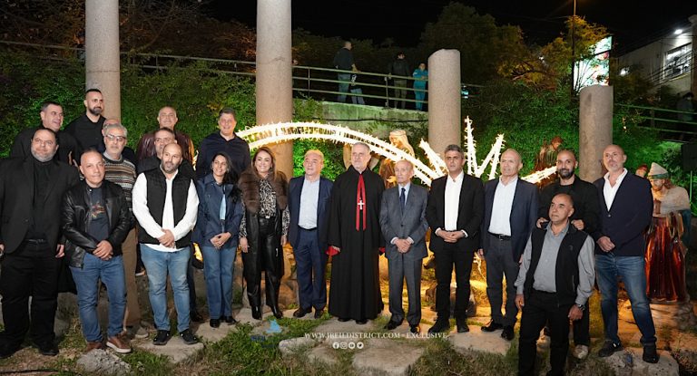 خاص-بالصور: بلدية جبيل تفتتح  زينة الميلاد لعام ٢٠٢٥