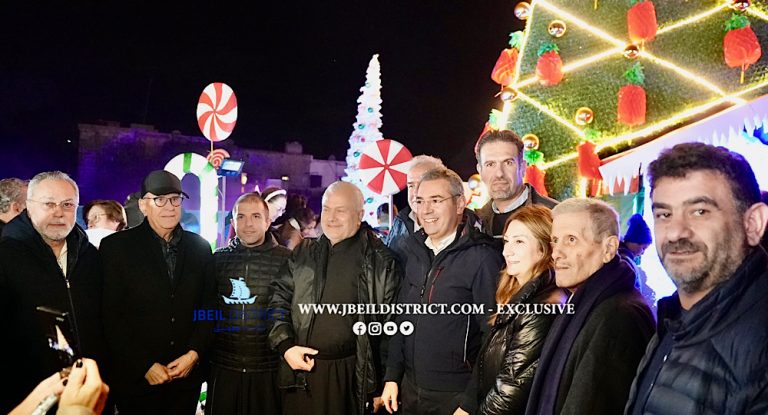خاص-بالصور: جمعية إنماء بلدة معاد تُضيء شجرة الميلاد في احتفال روحي وشعبي حاشد
