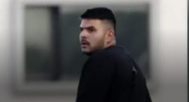 والدة منفّذ هجوم سيدني: أخبرني أنه ذاهب في رحلة صيد!