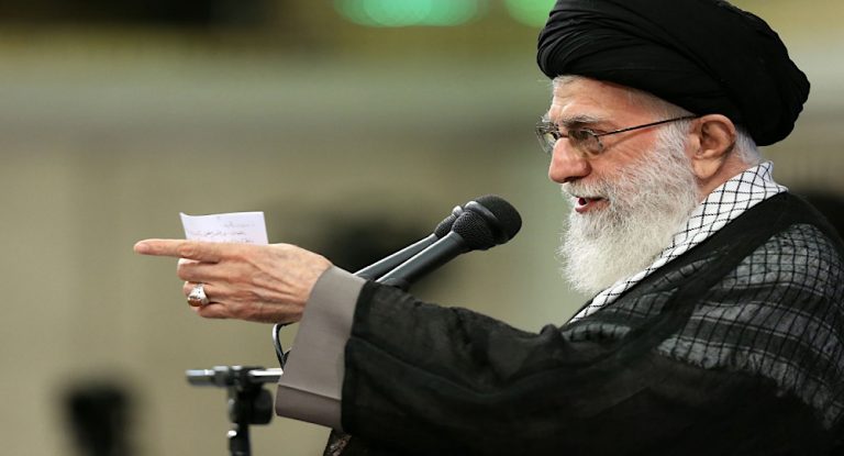 حزب الله يُطفئ صواريخه.. هل سقط إسناد إيران بعد مقتل خامنئي؟