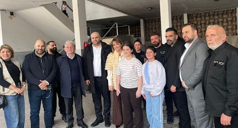 بالصور-وزير الصحة تفقد مراكز الايواء في جبيل