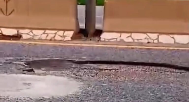 بالفيديو-جورة خطيرة جداً على أوتوستراد البوار -جبيل  تهدد السلامة المرورية