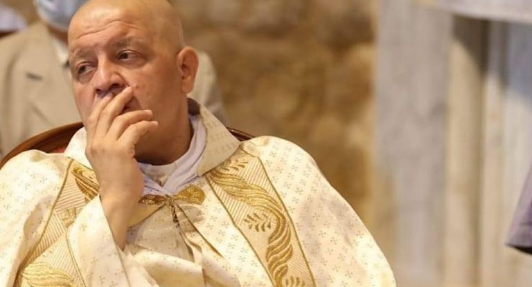 استشهاد كاهن جراء القصف الاسرائيلي