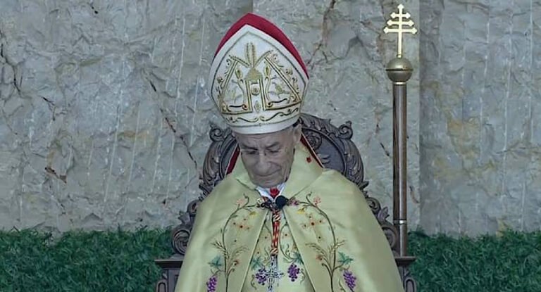بالفيديو – البطريرك الراعي في عظة قداس الفصح يبكي تأثراً: لبنان ليس بلدا للموت!