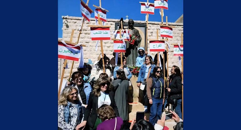 خاص-بالصورة: الجنوب في عنايا… صلاة رجاء عند ضريح القديس شربل