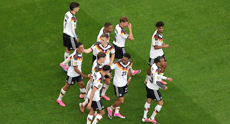 الثعابين تحاصر معسكر منتخب ألمانيا في المونديال!