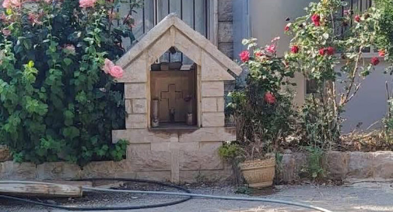 بالصور-تكسير مزارات في هذه البلدة الجبيلية  يثير غضب الأهالي… وتوقيف الفاعل
