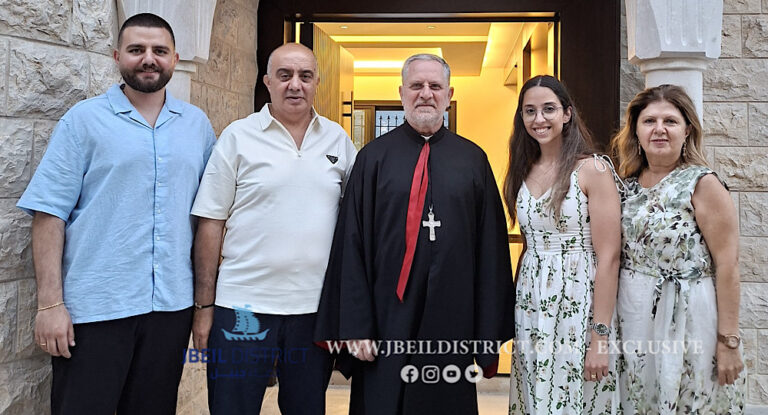 خاص-المطران عون يبارك المنزل الجديد لنجل مختار شامات الكابتن مخايل شديد