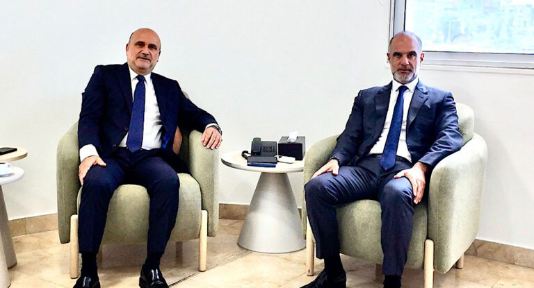 بعد لقائه وزير الأشغال: أبي رميا يتابع ملفات تزفيت طرقات قضاء جبيل ويطالب التسريع بالتنفيذ 